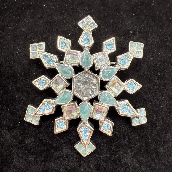 Vintage Monet Snowflake Brooch Pin Silver Tone Blue Rhinestones Holiday Jewelry - Picture 1 of 3